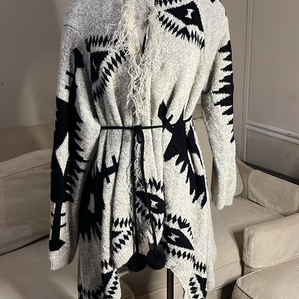 Signature Studio Black and White Patterned Cardigan